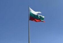 И новото знаме на Рожен се скъса от силния вятър