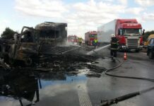 Два камиона се запалиха на входа на София и блокираха движението