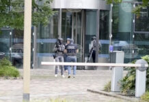 Един човек бе убит, друг бе тежко ранен при атака с нож на ислямист в Ротердам