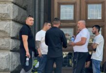 Двете крила на ДПС чакат пред ЦИК в надпревара да регистрират партията за вота