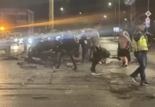 Кола се заби в стълб на светофар в София, шофьорът е в „Пирогов“