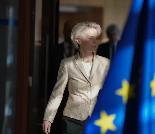 Комисията на Фон дер Лайен оцеля и при четвъртия вот на недоверие в Европейския парламент