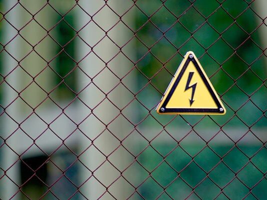 Дете на 2 г. загина, поразено от токов удар в Ботевград