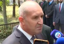 Вместо да обнародва закона за „Лукойл“, Радев пише постове във фейсбук