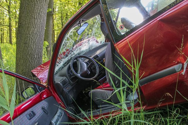 Млада жена загина при жестока катастрофа в Старозагорско съобщиха от