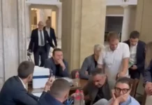 Двете крила на ДПС са в ЦИК: Седнаха около една маса, чакат да ги регистрират