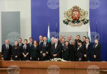 Правителството награди екипите на Държавния авиационен оператор за евакуацията на българите от Ливан