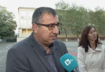 Четири деца биха съученик по време на час