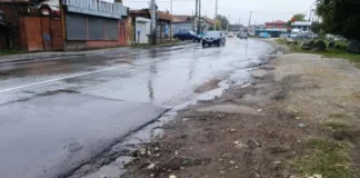 Фекални води се изливат в столичен квартал, общината нехае (СНИМКИ)