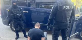 Полицията задържа четирима рекетьори в София