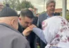 Зафиров целува ръка на възрастна жена и зове да бъдем по-добри хора