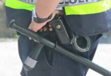 Моторизиран полицай е блъснат от кола в София