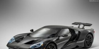 Кола за 1.7 млн. долара на автосалона в София