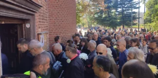 България се сбогува с музикалната легенда Кирил Маричков