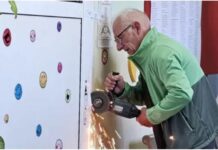 Рязаха с флекс врата на избирателна комисия в Пловдив