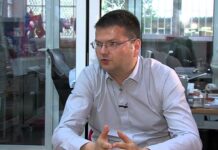 Съветник на македонската президентка Силяновска е гражданин на България от 2003 г., подновил си паспорта през 2022-а