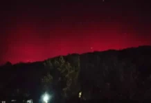 Красиво полярно сияние обагри в червено небето над Северозападна България