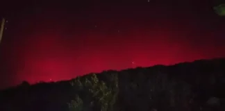 Красиво полярно сияние обагри в червено небето над Северозападна България