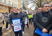 „ДПС – Ново начало“ от Гърмен край парламента: Идвай, Кириле, идвай. Ела да ни видиш на живо