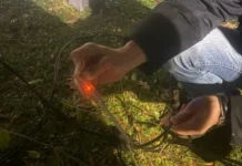 Някой контролира ли ремонта на „Опълченска“ – жители заснеха оголени кабели с течащ ток