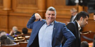 Андрей Цеков като министър е подписал ПП да ползват два имота за 10 години по искане на Кирил Петков