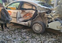 Трамвай смачка кола в столичния квартал „Слатина“