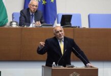 Борисов от трибуната: Предложих всичко, отстъпих. Какво още искате?