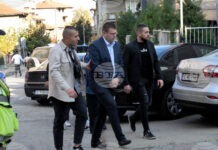 Началникът на полицията в Петрич Борислав Гецев бе изведен с белезници