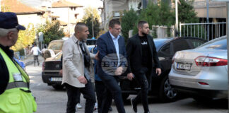 Началникът на полицията в Петрич Борислав Гецев бе изведен с белезници