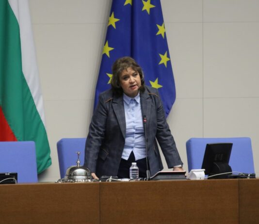 Киселова громи Гюров: Подписването на десетгодишното споразумение с Украйна е противоконституционно