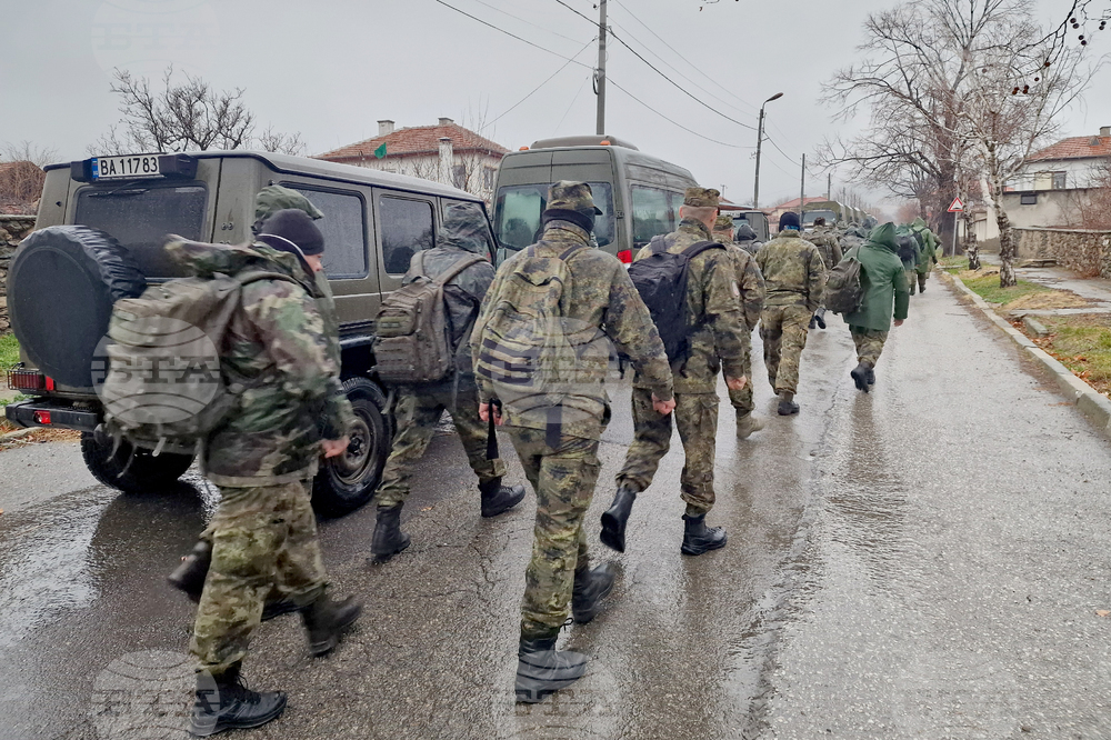 Военнослужещи от Сухопътните войски и днес подпомагат усилията на МВР