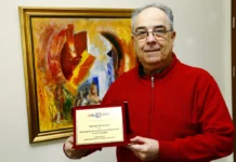 Почина емблематичният спортен коментатор Петър Василев