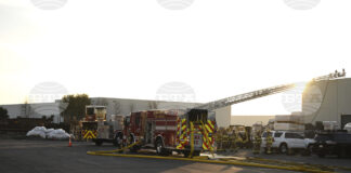 Самолет се разби в сграда в Калифорния, има загинали