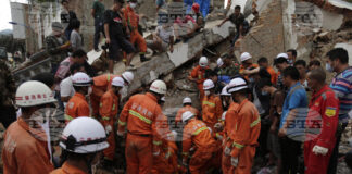 Жертвите на земетресението край Еверест достигнаха 126