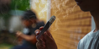 Ученичка е в тежко състояние в болница след пушене на вейп