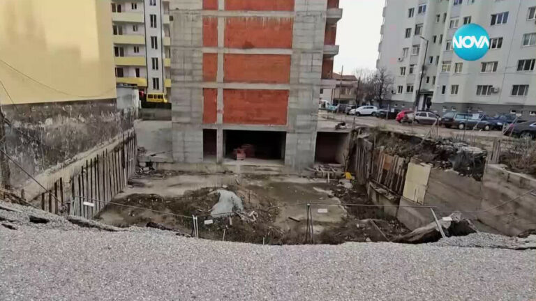 Жители на блок в Хасково живеят в страх от изкоп в съседство
