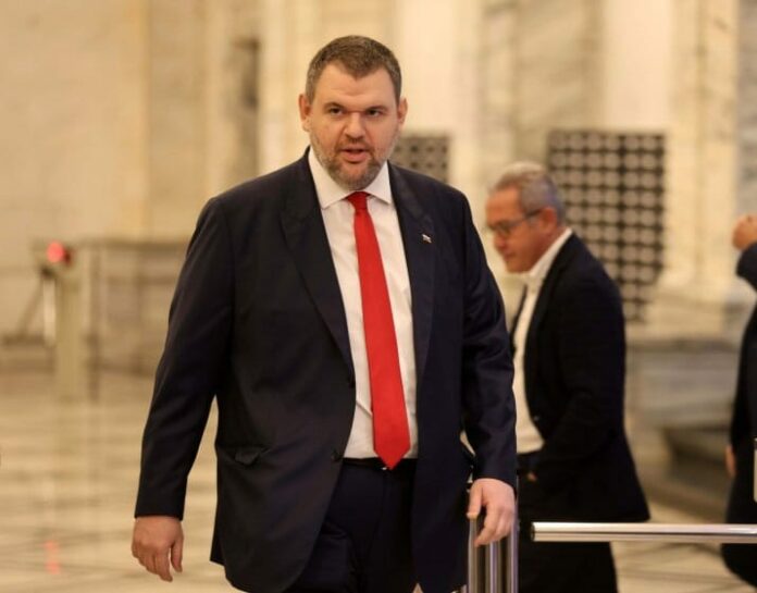 Делян_Пеевски_кулоари