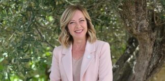 Български журналист пита Джорджа Мелони: Газите ли мравките?