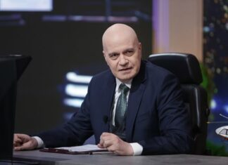 Слави Трифонов: Г-жо Йотова, Гюров се прави на избран премиер, като какъв е в Украйна?