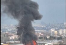 Пожар в склад за скрап в Бургас, имало и взривове