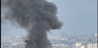 Пожар в склад за скрап в Бургас, имало и взривове