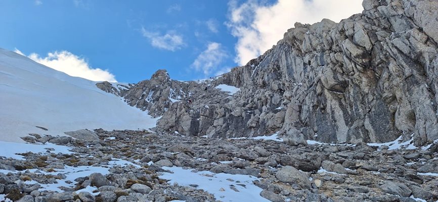 Времето в планините е слънчево тихо на места със слаб