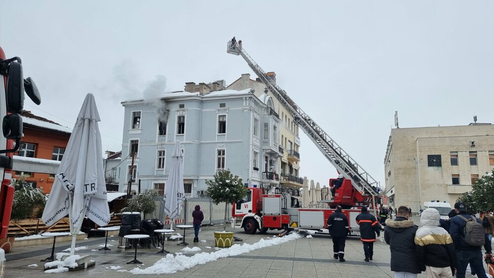 Мъж е загинал в големия пожар който лумна днес в