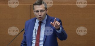 Двете ДПС-та се сбиха с думи в пленарната зала