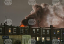 Медицински самолет се разби близо до търговски център във Филаделфия