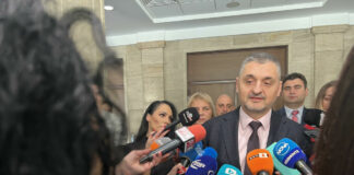 Кирил Добрев: Политически шарлатани ме карат да свалим правителство, в което до вчера искаха да участват