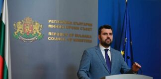 Георг Георгиев: 9 българи ще отплават днес от Санторини, 27 са отказали да напуснат острова