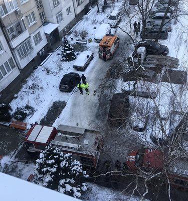 Пожар гори в апартамент в столичния квартал Банишора Снимки разпространени в