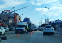 Кола блъсна линейка на бул. „Ломско шосе“ в София, лекар е ранен