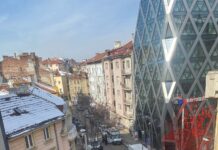 Съд за шестимата фенове на „Възраждане“, хулиганствали пред сградата на Еврокомисията